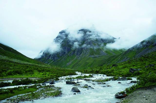 Photograph 2 from Sacred Mountains of China